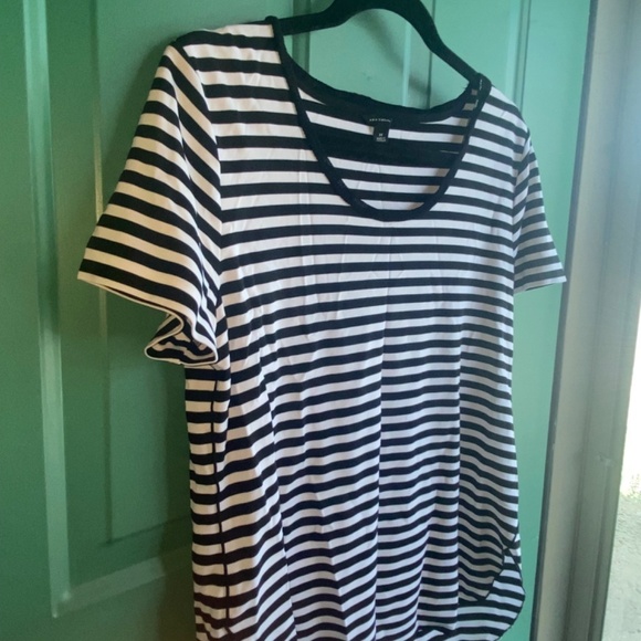 Ann Taylor size medium adorable striped top - Picture 3 of 4